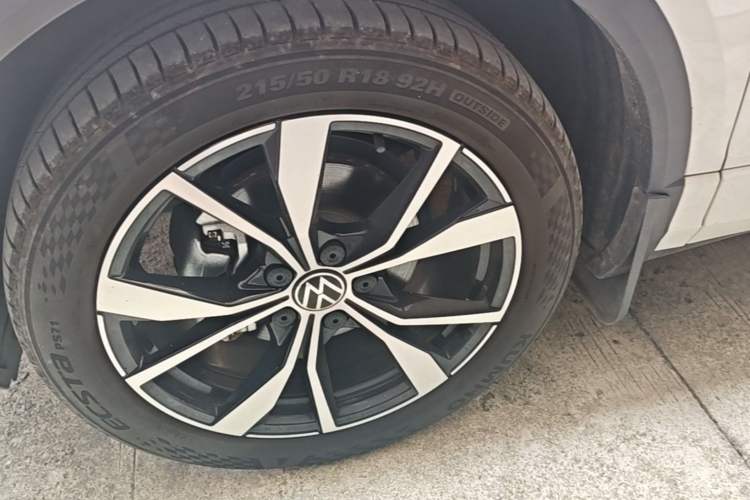 Used Volkswagen T-ROC 2025 300TSI DSG Two-Wheel Drive Chen Guang Edition Left Front Wheel Hub