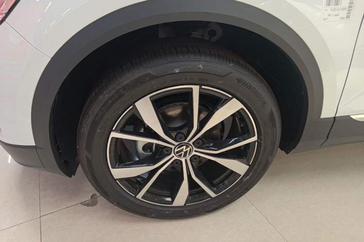 Used Volkswagen T-ROC 2025 Facelift Model 2 280TSI DSG Two-Wheel Drive Shiguang Edition Left Front Wheel Hub