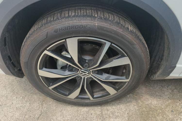 Used Volkswagen T-ROC 2025 Facelift Model 2 300TSI DSG Two-Wheel Drive Chenguang Edition Left Front Wheel Hub