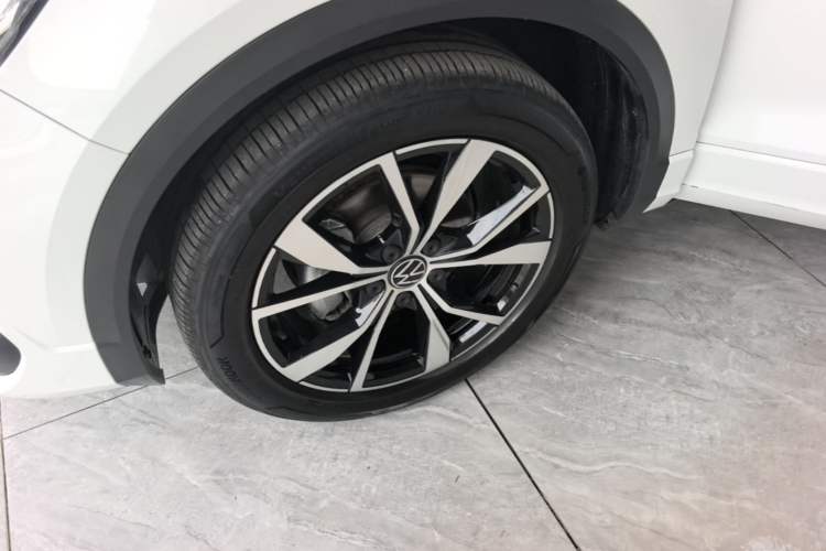 Used Volkswagen T-ROC 2025 300TSI DSG Two-Wheel Drive Chen Guang Edition Left Front Wheel Hub