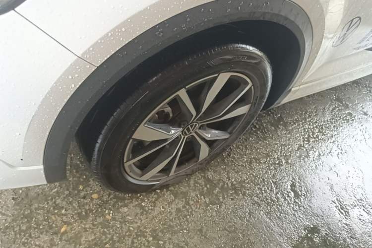 Used Volkswagen T-ROC 2025 300TSI DSG Two-Wheel Drive Chen Guang Edition Left Front Wheel Hub