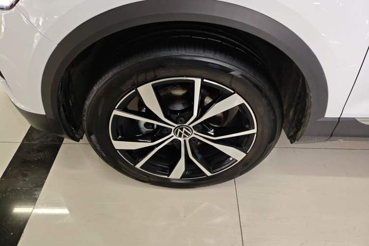 Used Volkswagen T-ROC 2025 Facelifted 280TSI DSG Two-Wheel Drive Time Edition Left Front Wheel Hub