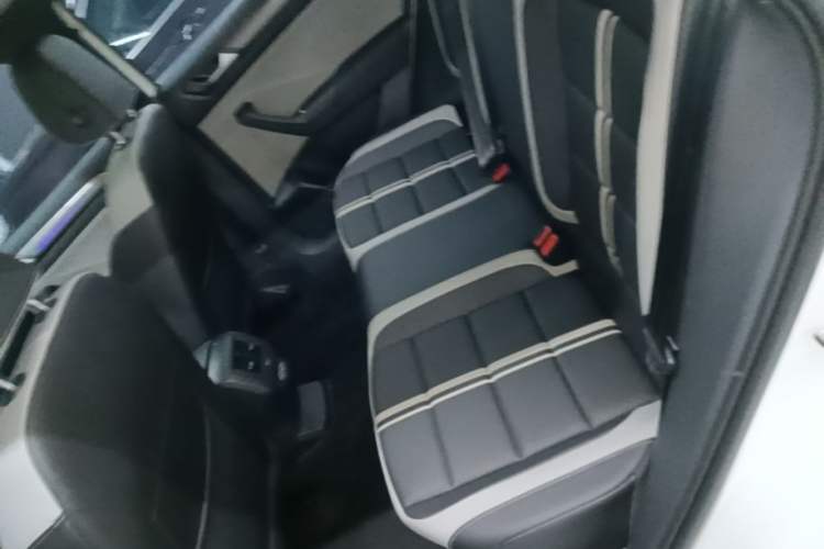 Used Volkswagen T-ROC 2025 Facelift Model 2 300TSI DSG Two-Wheel Drive Chenguang Edition Left Rear Seat