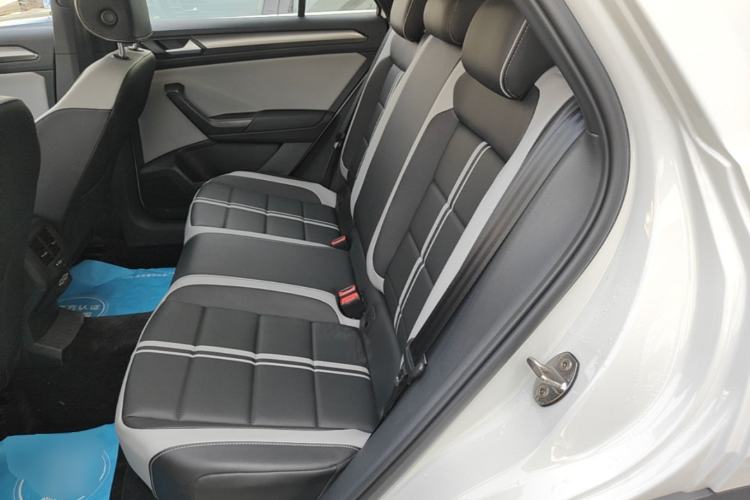 Used Volkswagen T-ROC 2025 300TSI DSG Two-Wheel Drive Chen Guang Edition Left Rear Seat