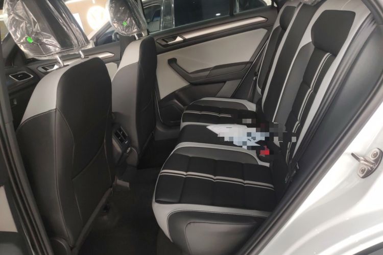 Used Volkswagen T-ROC 2025 Facelift Model 2 300TSI DSG Two-Wheel Drive Xingguang Edition Left Rear Seat