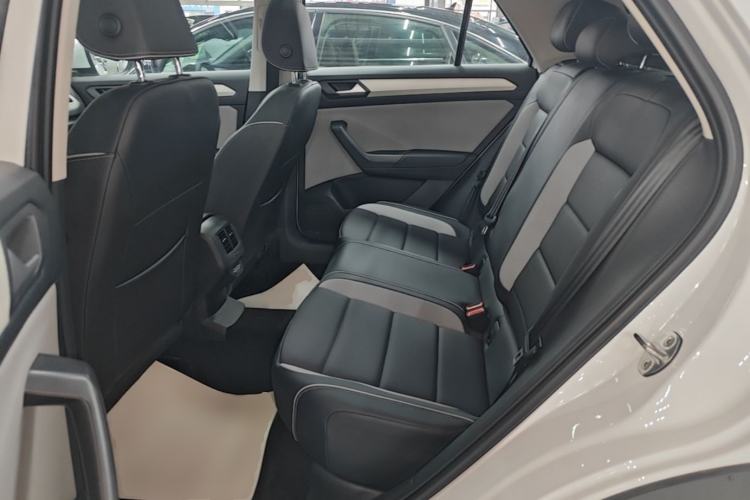 Used Volkswagen T-ROC 2025 Facelift Model 2 280TSI DSG Two-Wheel Drive Shiguang Edition Left Rear Seat