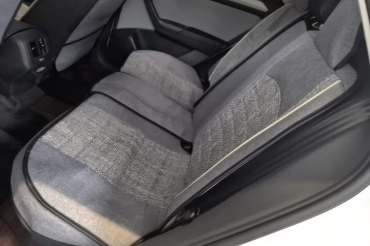 Used Volkswagen T-ROC 2025 Facelift Model 2 280TSI DSG Two-Wheel Drive Shiguang Edition Left Rear Seat