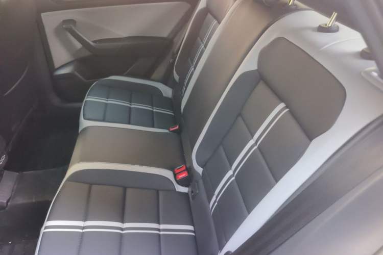 Used Volkswagen T-ROC 2025 300TSI DSG Two-Wheel Drive Chen Guang Edition Left Rear Seat