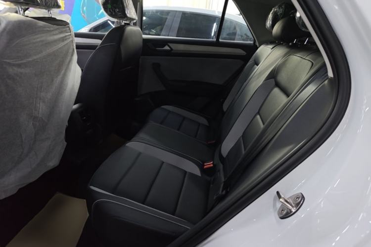 Used Volkswagen T-ROC 2025 Facelift Model 2 280TSI DSG Two-Wheel Drive Shiguang Edition Left Rear Seat