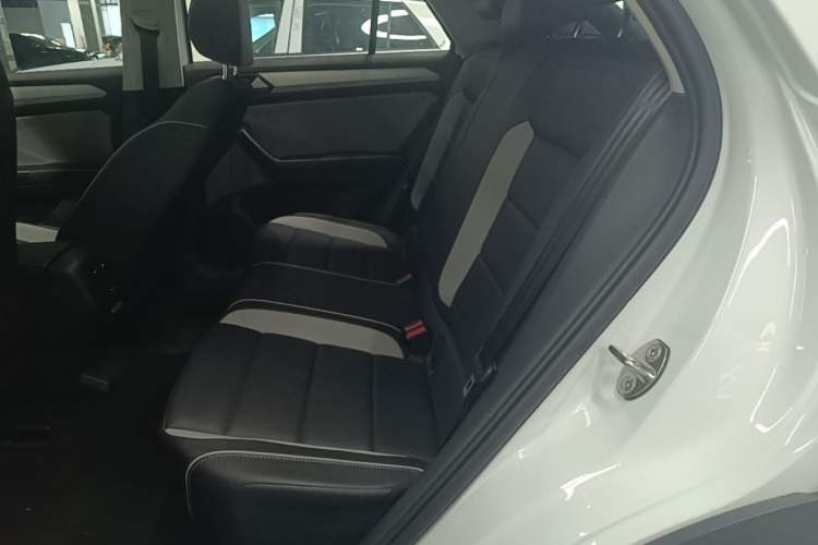 Used Volkswagen T-ROC 2025 Facelift Model 2 280TSI DSG Two-Wheel Drive Shiguang Edition Left Rear Seat