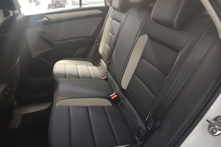 Used Volkswagen T-ROC 2025 Facelift Model 2 280TSI DSG Two-Wheel Drive Shiguang Edition Left Rear Seat