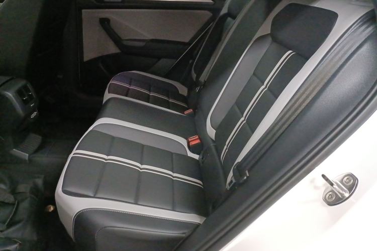 Used Volkswagen T-ROC 2025 Facelift Model 2 300TSI DSG Two-Wheel Drive Chenguang Edition Left Rear Seat