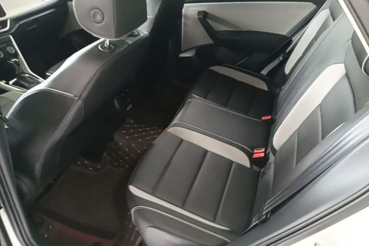 Used Volkswagen T-ROC 2025 280TSI DSG Two-Wheel Drive Time Edition Left Rear Seat