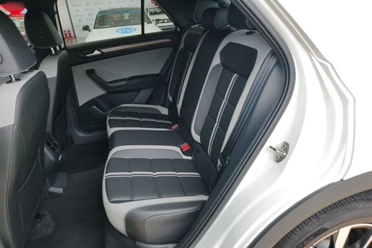 Used Volkswagen T-ROC 2025 300TSI DSG Two-Wheel Drive Chen Guang Edition Left Rear Seat