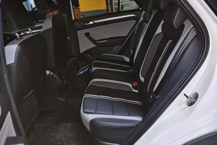 Used Volkswagen T-ROC 2025 300TSI DSG Two-Wheel Drive Chen Guang Edition Left Rear Seat