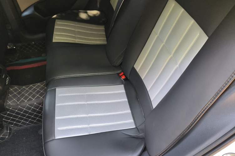 Used Volkswagen T-ROC 2025 300TSI DSG Two-Wheel Drive Chen Guang Edition Left Rear Seat