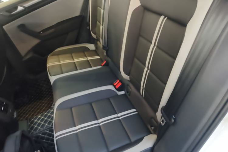 Used Volkswagen T-ROC 2025 300TSI DSG Two-Wheel Drive Chen Guang Edition Left Rear Seat