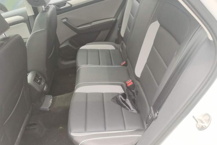 Used Volkswagen T-ROC 2025 Facelift Model 2 280TSI DSG Two-Wheel Drive Shiguang Edition Left Rear Seat