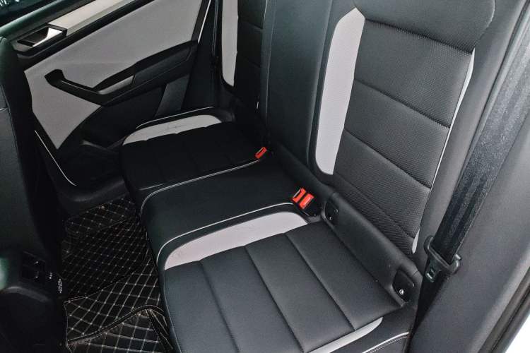 Used Volkswagen T-ROC 2025 Facelifted 280TSI DSG Two-Wheel Drive Time Edition Left Rear Seat