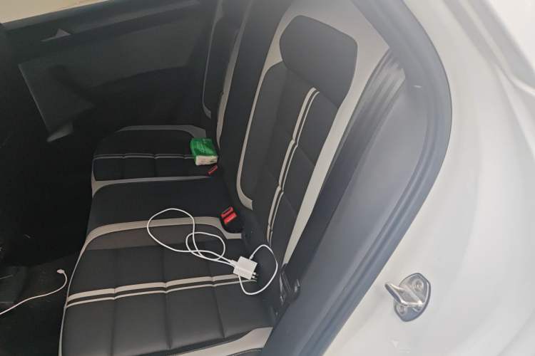 Used Volkswagen T-ROC 2025 300TSI DSG Two-Wheel Drive Chen Guang Edition Left Rear Seat