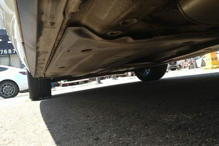 Used Volkswagen T-ROC 2025 300TSI DSG Two-Wheel Drive Chen Guang Edition Left Side Sill