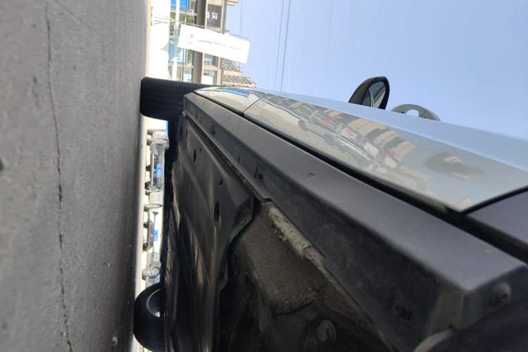Used Volkswagen T-ROC 2025 300TSI DSG Two-Wheel Drive Chen Guang Edition Left Side Sill