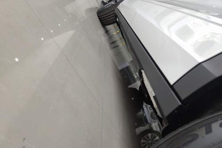 Used Volkswagen T-ROC 2025 Facelift Model 2 300TSI DSG Two-Wheel Drive Xingguang Edition Left Side Sill