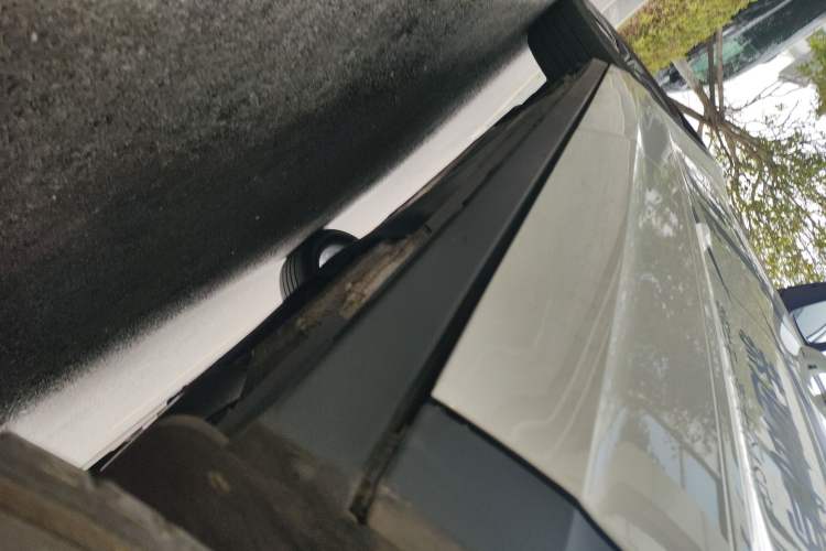 Used Volkswagen T-ROC 2025 300TSI DSG Two-Wheel Drive Chen Guang Edition Left Side Sill