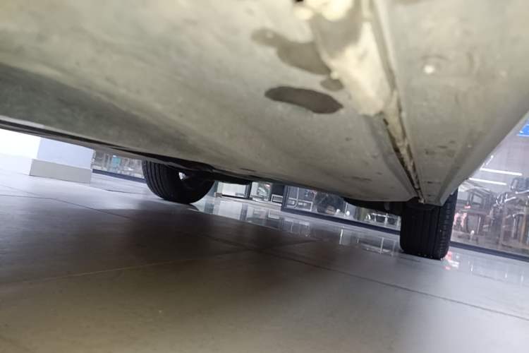 Used Volkswagen T-ROC 2025 300TSI DSG Two-Wheel Drive Chen Guang Edition Left Side Sill