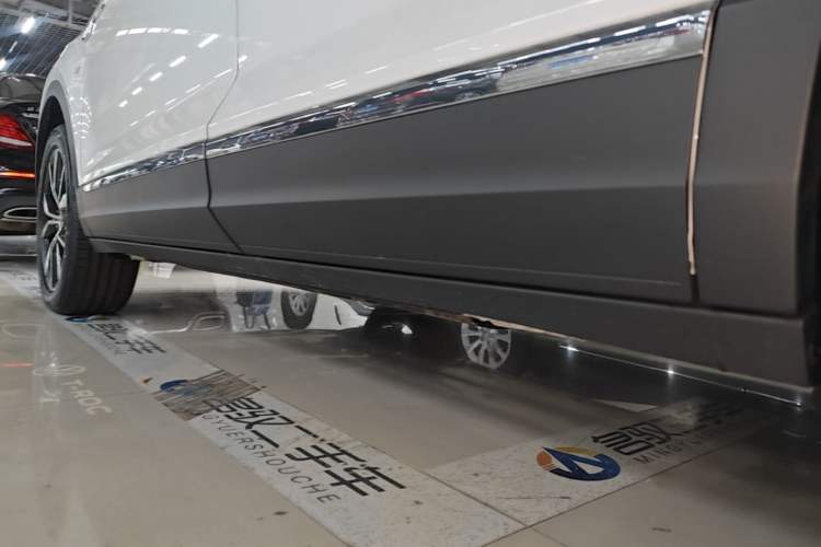 Used Volkswagen T-ROC 2025 Facelift Model 2 280TSI DSG Two-Wheel Drive Shiguang Edition Left Side Sill