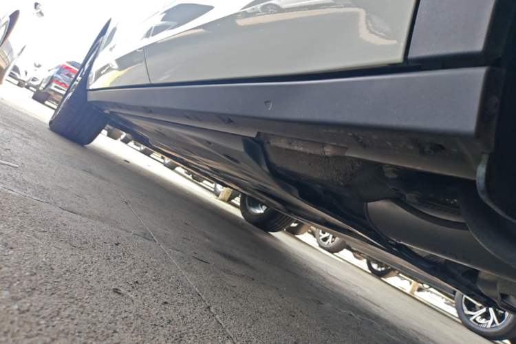 Used Volkswagen T-ROC 2025 Facelifted 300TSI DSG Two-Wheel-Drive Chen Guang Edition Left Side Sill