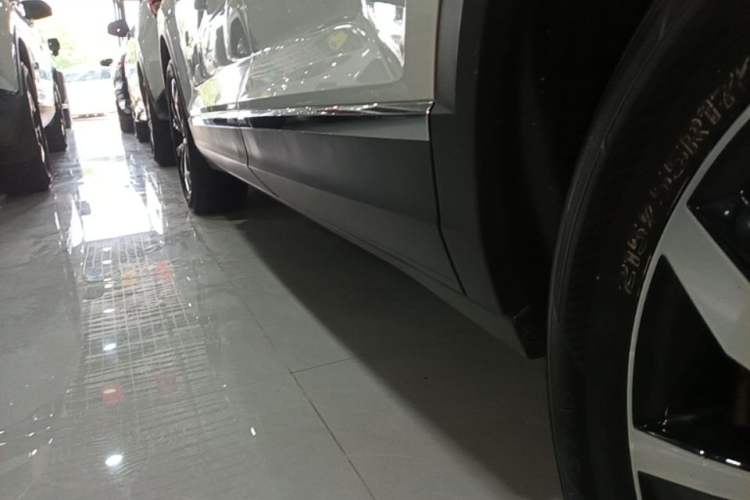 Used Volkswagen T-ROC 2025 280TSI DSG Two-Wheel Drive Time Edition Left Side Sill