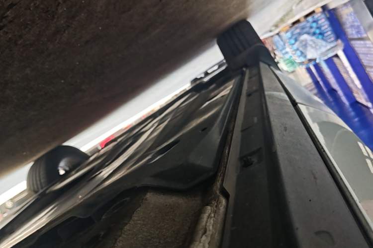 Used Volkswagen T-ROC 2025 300TSI DSG Two-Wheel Drive Chen Guang Edition Left Side Sill
