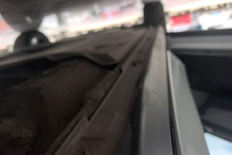 Used Volkswagen T-ROC 2025 300TSI DSG Two-Wheel Drive Chen Guang Edition Left Side Sill