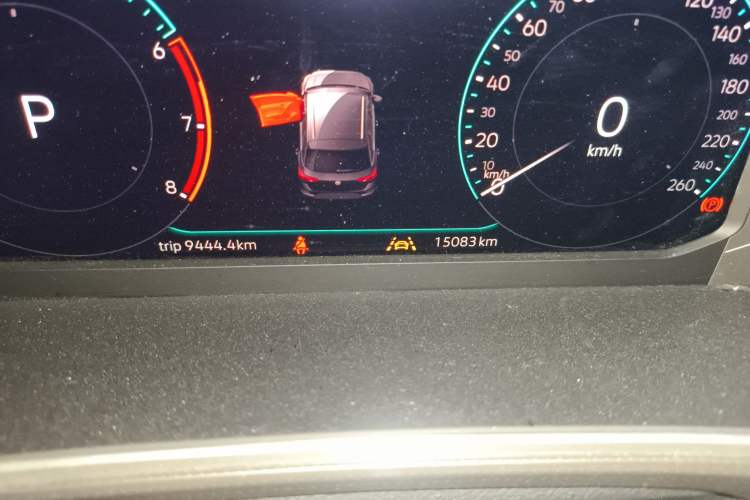 Used Volkswagen T-ROC 2025 300TSI DSG Two-Wheel Drive Chen Guang Edition Odometer Close Up