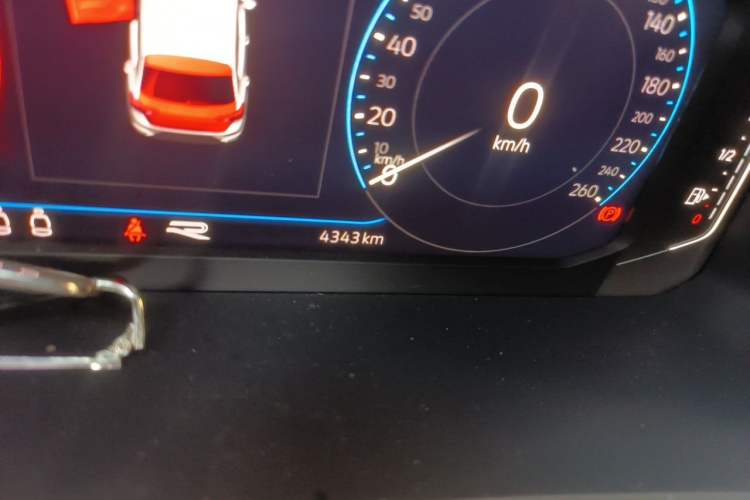 Used Volkswagen T-ROC 2025 300TSI DSG Two-Wheel Drive Chen Guang Edition Odometer Close Up