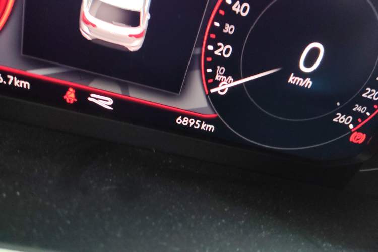 Used Volkswagen T-ROC 2025 Facelifted 300TSI DSG Two-Wheel-Drive Chen Guang Edition Odometer Close Up