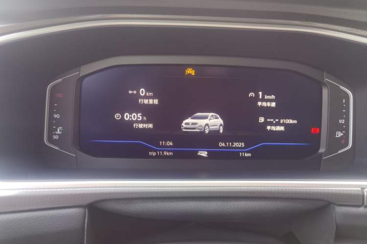 Used Volkswagen T-ROC 2025 Facelift Model 2 300TSI DSG Two-Wheel Drive Xingguang Edition Odometer Close Up