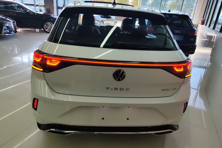 Used Volkswagen T-ROC 2025 Facelifted 300TSI DSG Two-Wheel-Drive Chen Guang Edition Rear