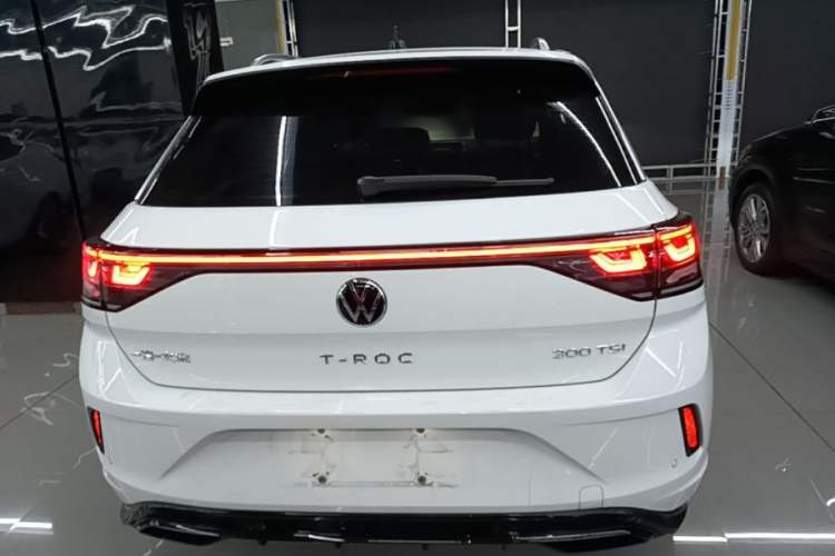 Used Volkswagen T-ROC 2025 Facelift Model 2 300TSI DSG Two-Wheel Drive Chenguang Edition Rear