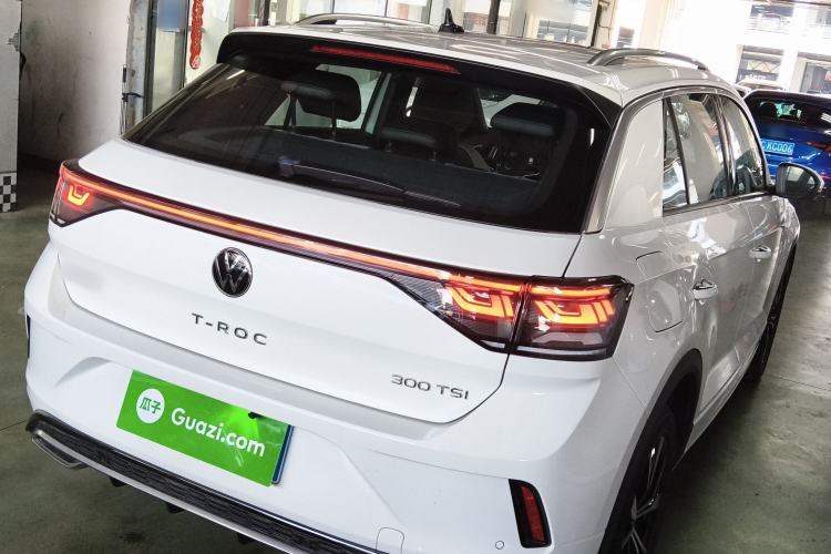 Used Volkswagen T-ROC 2025 Facelifted 300TSI DSG Two-Wheel-Drive Chen Guang Edition Rear Right 45 Deg