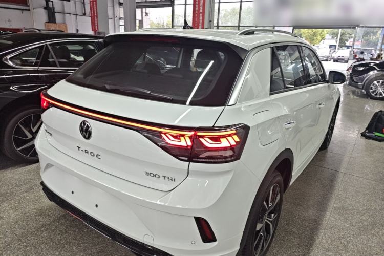 Used Volkswagen T-ROC 2025 Facelift Model 2 300TSI DSG Two-Wheel Drive Chenguang Edition Rear Right 45 Deg