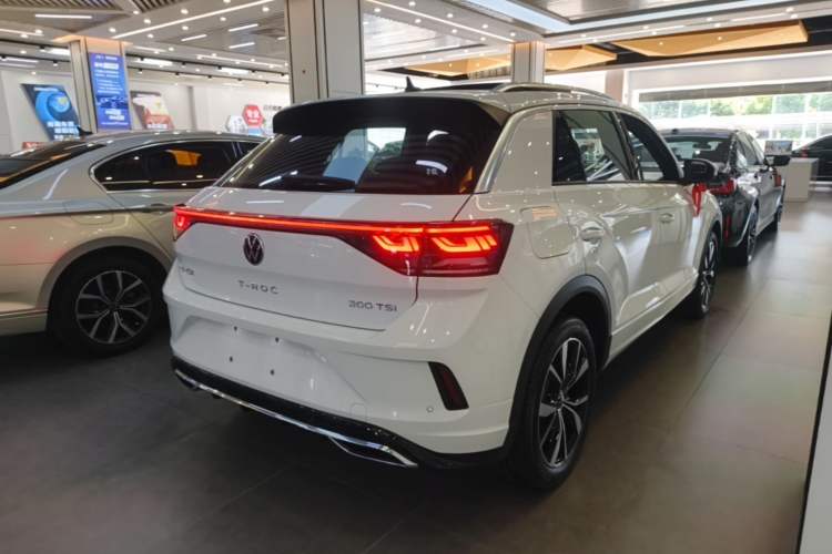 Used Volkswagen T-ROC 2025 300TSI DSG Two-Wheel Drive Chen Guang Edition Rear Right 45 Deg