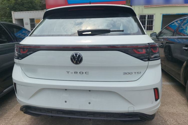 Used Volkswagen T-ROC 2025 Facelift Model 2 300TSI DSG Two-Wheel Drive Chenguang Edition Rear