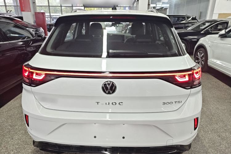 Used Volkswagen T-ROC 2025 Facelift Model 2 300TSI DSG Two-Wheel Drive Chenguang Edition Rear