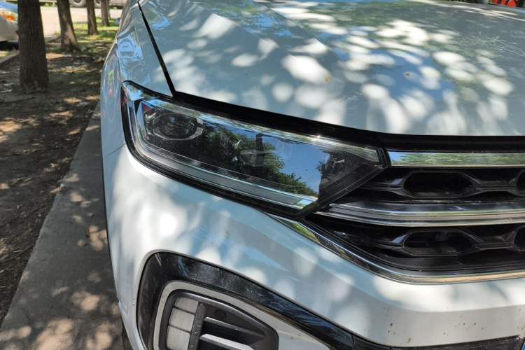 Used Volkswagen T-ROC 2025 300TSI DSG Two-Wheel Drive Chen Guang Edition Right Front Headlight