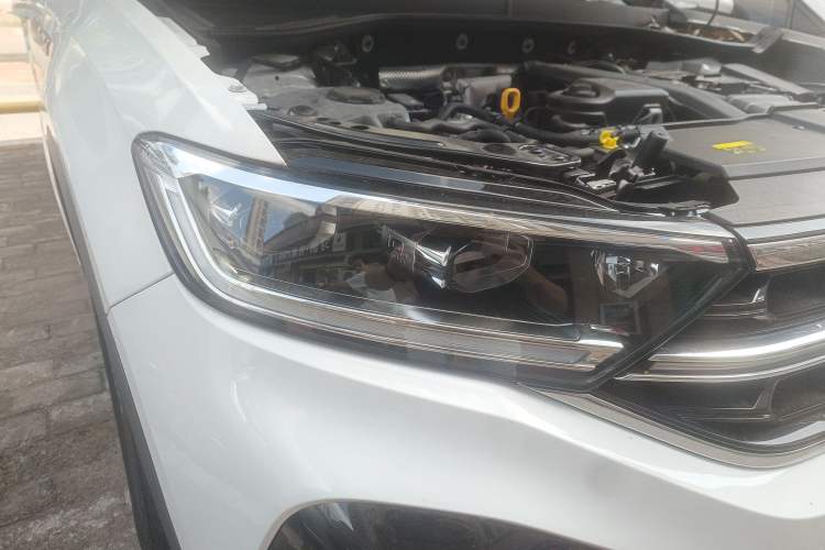 Used Volkswagen T-ROC 2025 300TSI DSG Two-Wheel Drive Chen Guang Edition Right Front Headlight