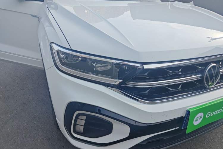 Used Volkswagen T-ROC 2025 300TSI DSG Two-Wheel Drive Chen Guang Edition Right Front Headlight