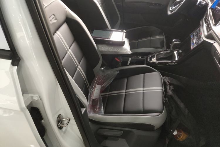 Used Volkswagen T-ROC 2025 Facelift Model 2 300TSI DSG Two-Wheel Drive Xingguang Edition Right Front Seat