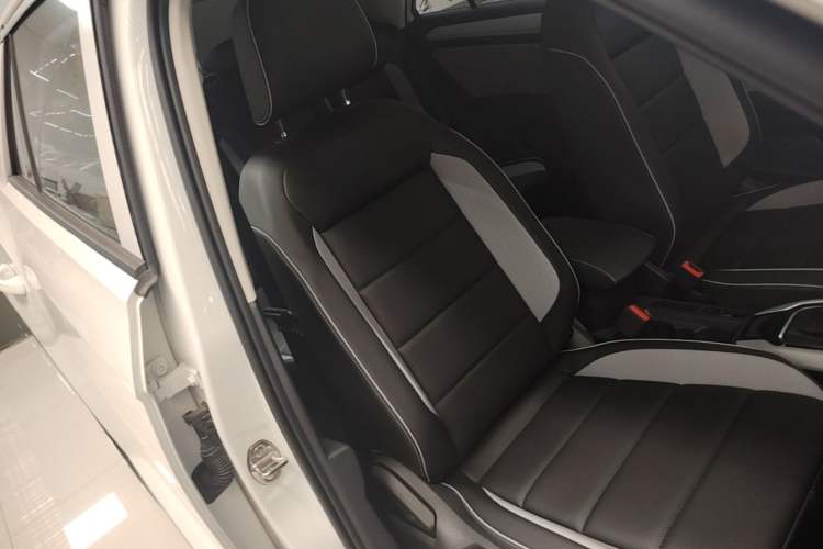 Used Volkswagen T-ROC 2025 Facelift Model 2 280TSI DSG Two-Wheel Drive Shiguang Edition Right Front Seat